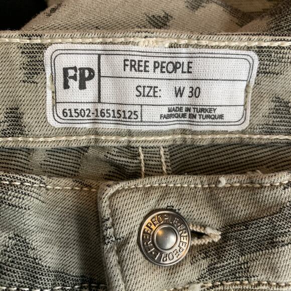 2/$30 FREE PEOPLE Skinny Jeans Size 30 Green Denim Stretch Unique Print High Rse - Picture 4 of 7